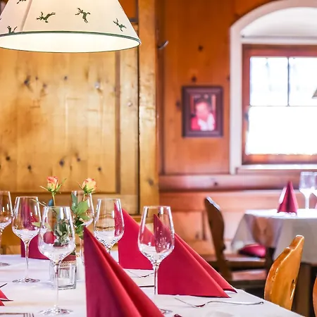 西梅尔维特旅馆 宾馆 *