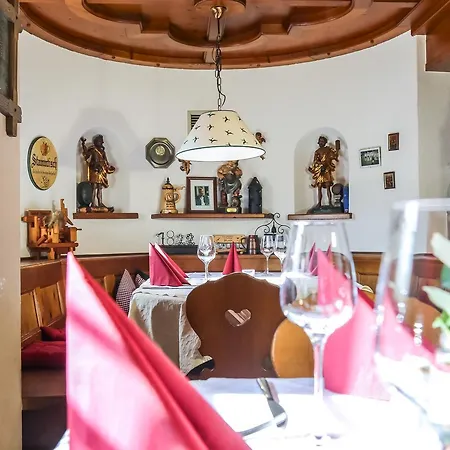 西梅尔维特旅馆 宾馆 *