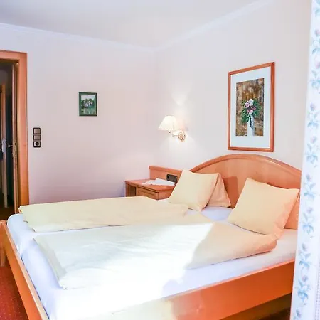 西梅尔维特旅馆 宾馆 赞可里奥哈德